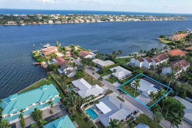 Building Photo - 120 E Park Ln