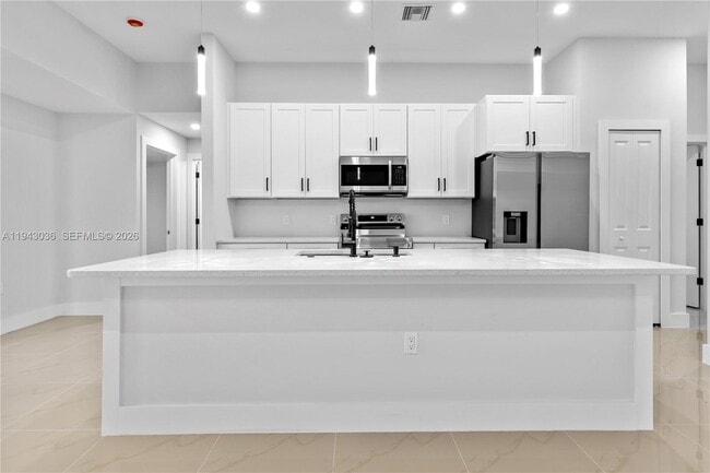 Building Photo - 456 Mercedes Ct