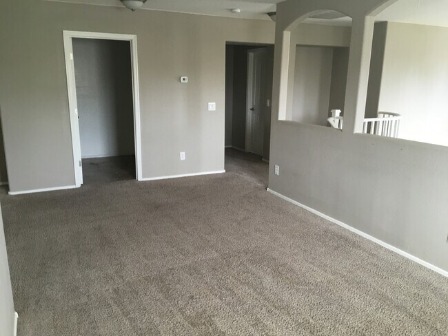 Building Photo - 3 Bed 2.5 Bath home!!