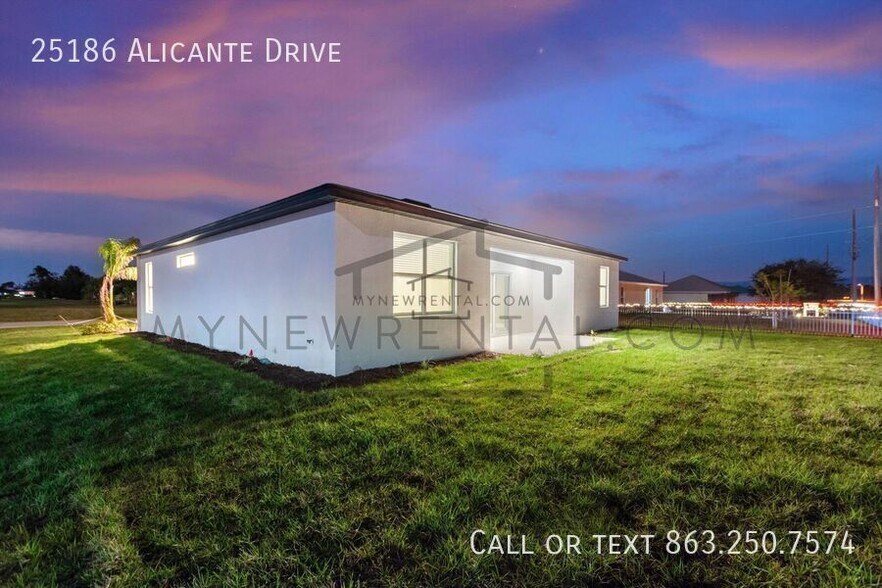 Building Photo - 25186 Alicante Dr