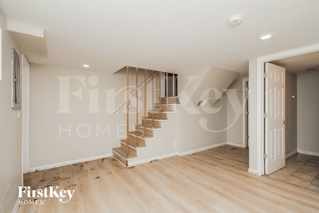 Building Photo - 14340 Kenwood Ave