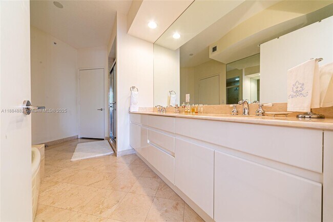 Building Photo - 707 Crandon Blvd