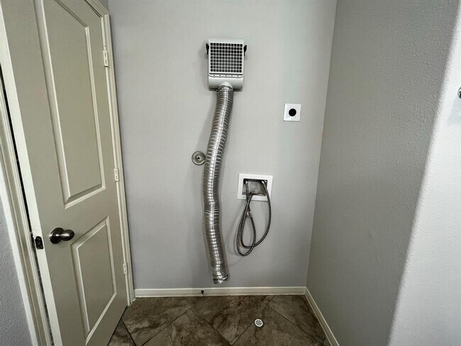 Building Photo - 7913 Dyer St