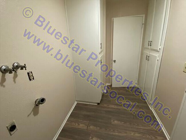 Building Photo - Now Available!!!  Single Story Home, Apple Valley With Large Lot
