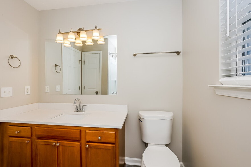 Building Photo - 7552 W Winchester Dr