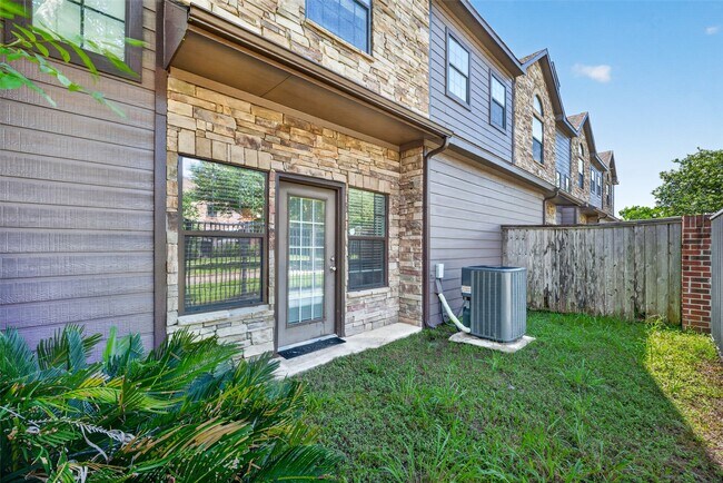 Building Photo - 2346 Bermuda Shores Dr