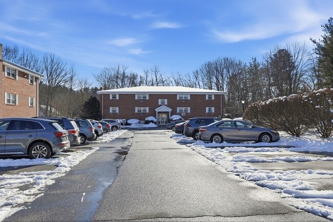 Building Photo - 39 Pleasant St