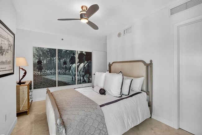 Building Photo - 101 S Fort Lauderdale Beach Blvd