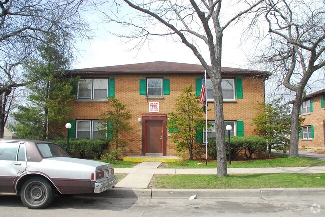 Primary Photo - Pine Tree Apartments