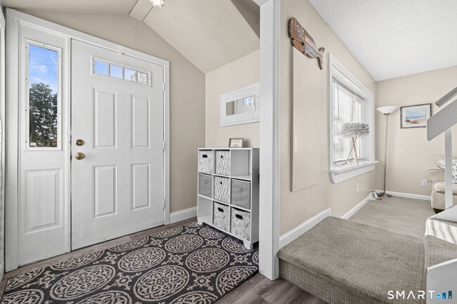 Building Photo - 116 College Pl