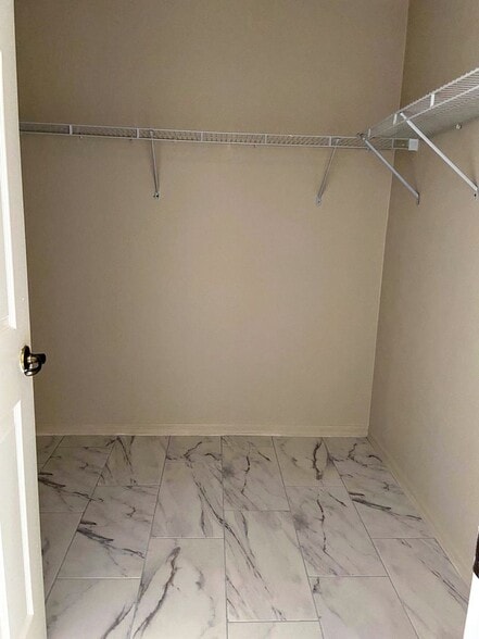Building Photo - Available Now!!!. Huge 4 bedroom/Greenbriar Area.