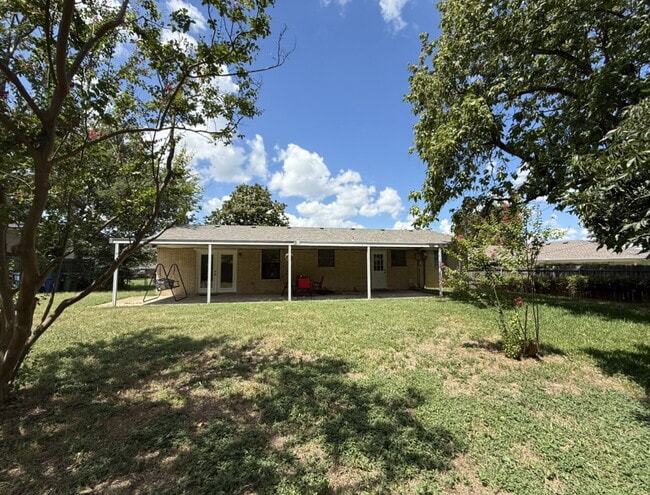 Building Photo - Where Classic Charm Meets Modern Comfort in Midway ISD