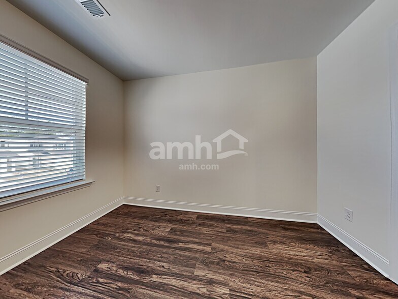 Building Photo - 146 Blackstone Dr