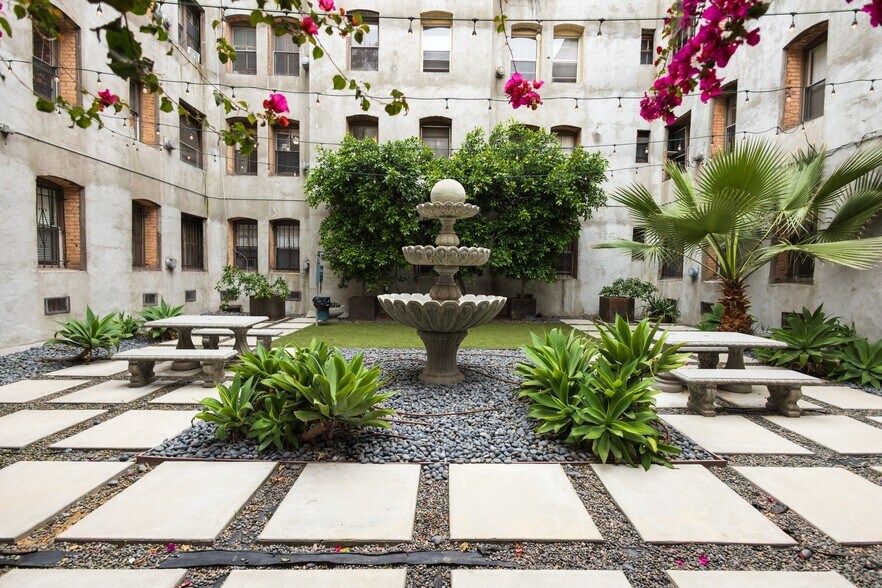 Building Photo - 357 S Alvarado St