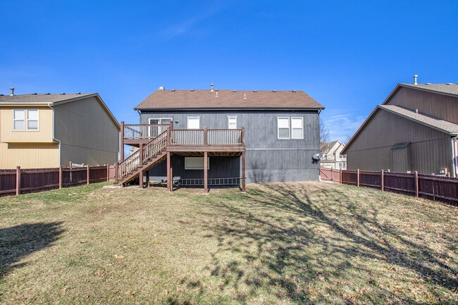 Building Photo - 4 Bedroom Home With Fenced Yard