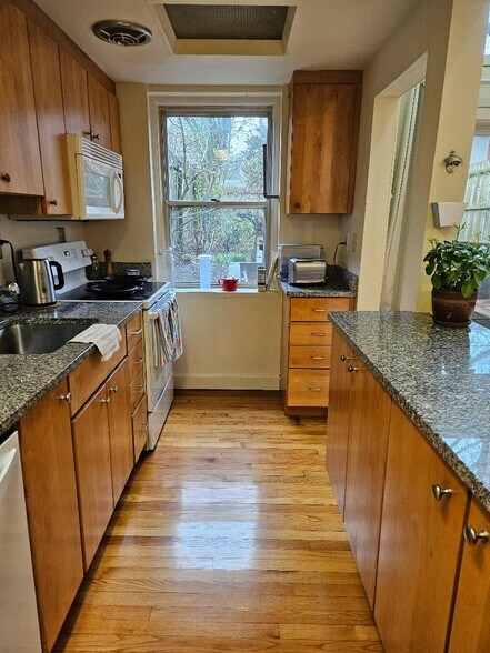 Building Photo - 155 Bradley St