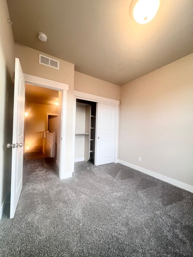 Building Photo - 3 bedroom/2.5 bath Condo with attached 2 car garage In Fossil Lake Subdivision in Fort Collins, CO