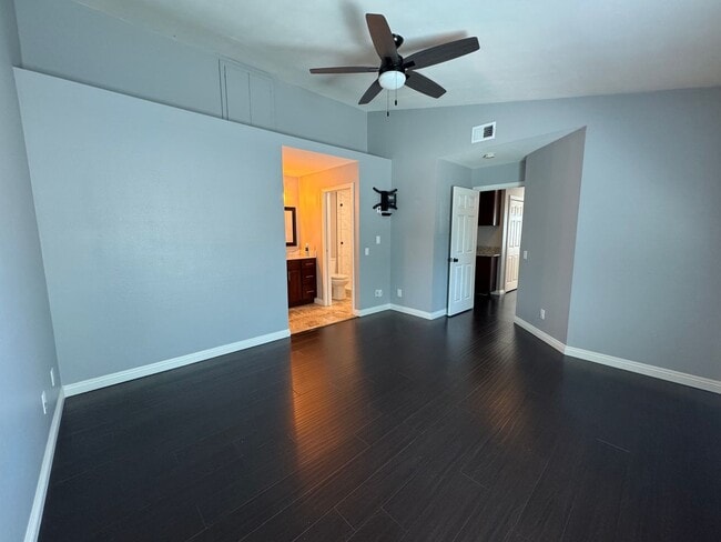 Building Photo - Stunning 2Bd/2Ba Home in Yorba Linda!