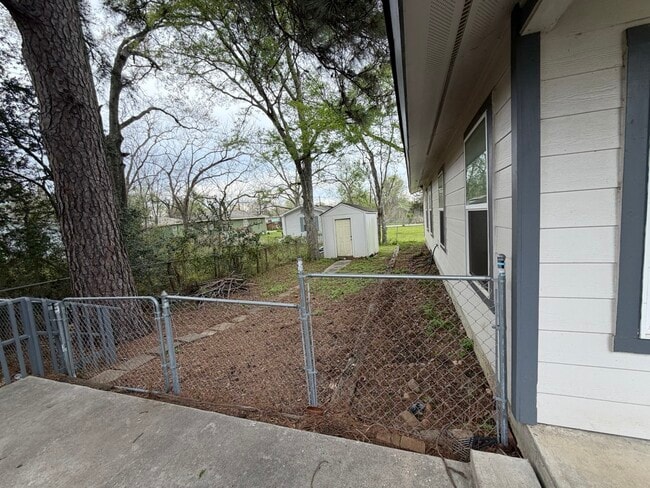 Building Photo - 710 Avenue J Pl