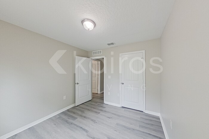 Building Photo - 21 Philmont Ln