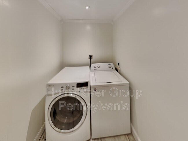 Building Photo - 1139 Ravine St