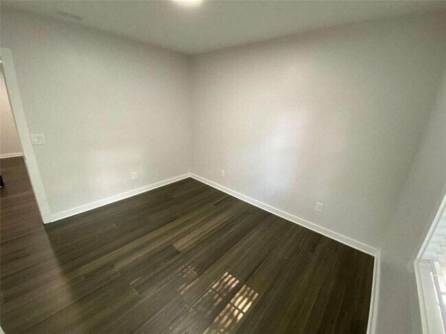 Building Photo - 1127 Dobbs Dr SE