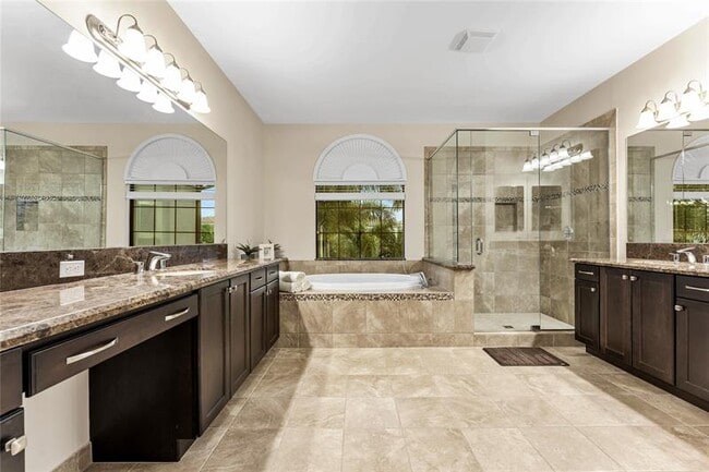 Building Photo - 9571 Eden Roc Ct