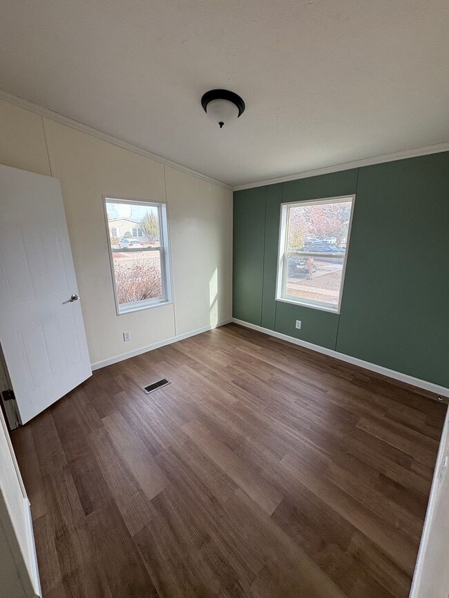 Building Photo - 4 bedroom