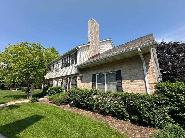 Primary Photo - 1443 Laurel Oaks Dr
