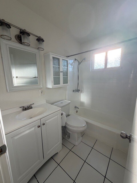 Building Photo - 6322 Clyde Ave