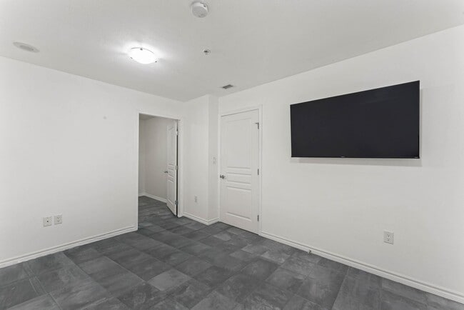 Building Photo - San Diego- Downtown- La Vita – Little Italy Condo- Split Level Style Move-In Special