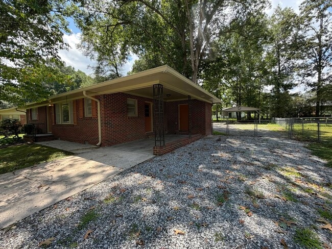 Building Photo - 117 Benton Dr NW