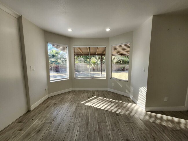 Building Photo - Charming Chandler Home in Quiet Cul-de-Sac — Huge Lot & 3 Bedrooms!