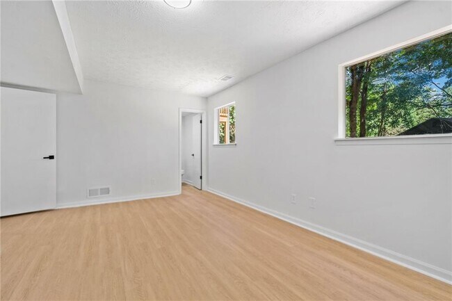 Building Photo - 4050 Daron Ct