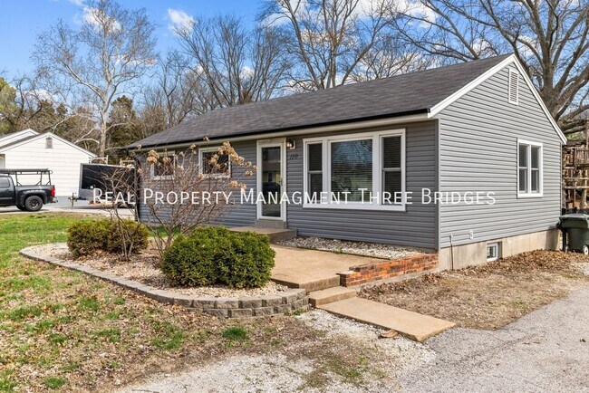 Building Photo - 110 Birchwood Dr