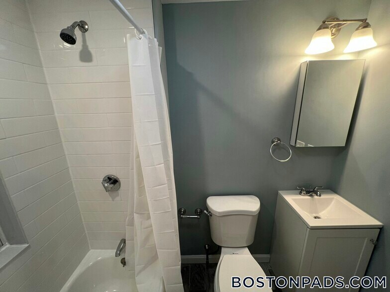 Building Photo - 33 Hancock St