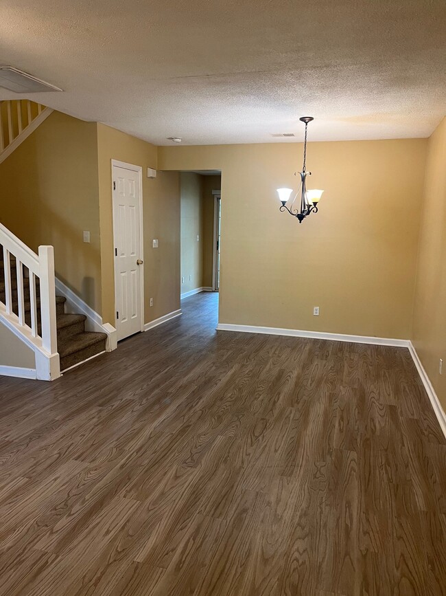Building Photo - 7983 Shadow Oak Dr