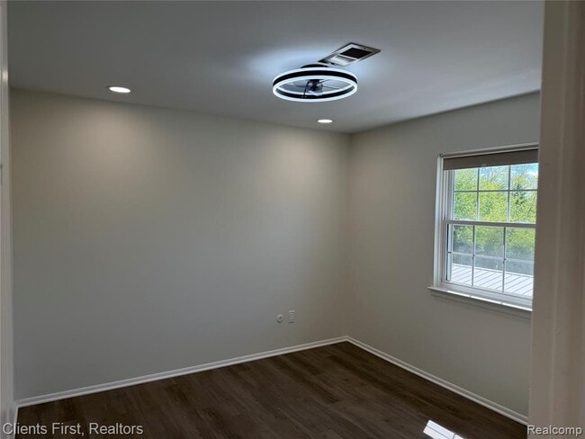 Building Photo - 204 Princeton Dr