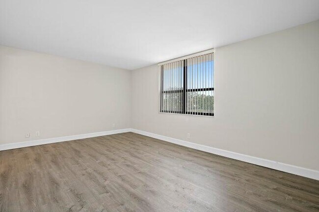 Building Photo - 5480 N Ocean Dr
