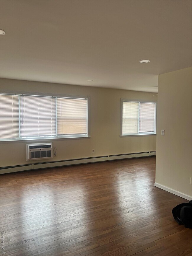 Building Photo - 239 N Middletown Rd