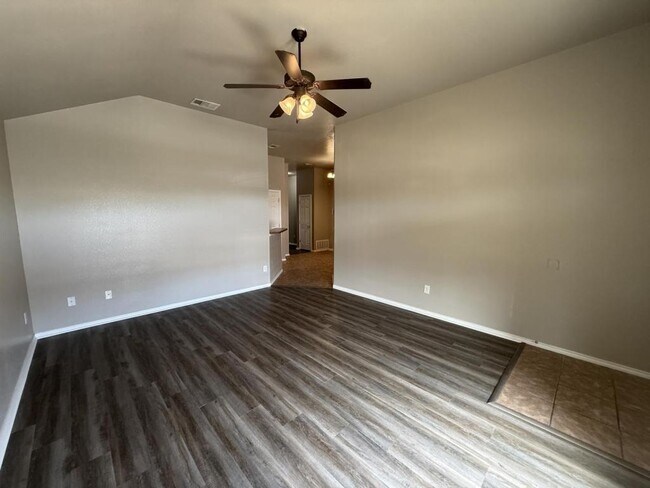 Building Photo - 4205 Cambridge Dr