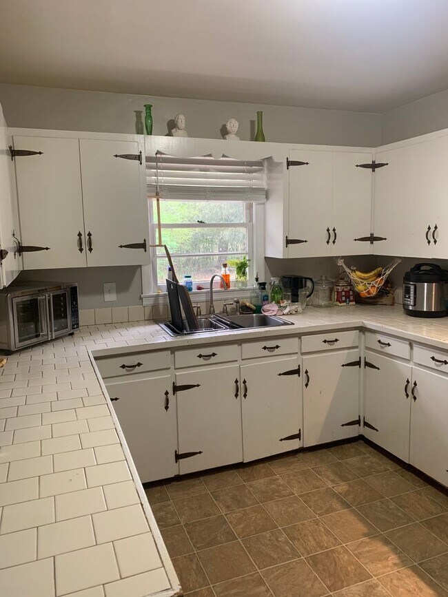 Building Photo - Quiet 2BR Retreat Minutes from Downtown Athens