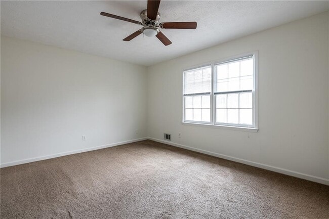 Building Photo - 582 Downing St