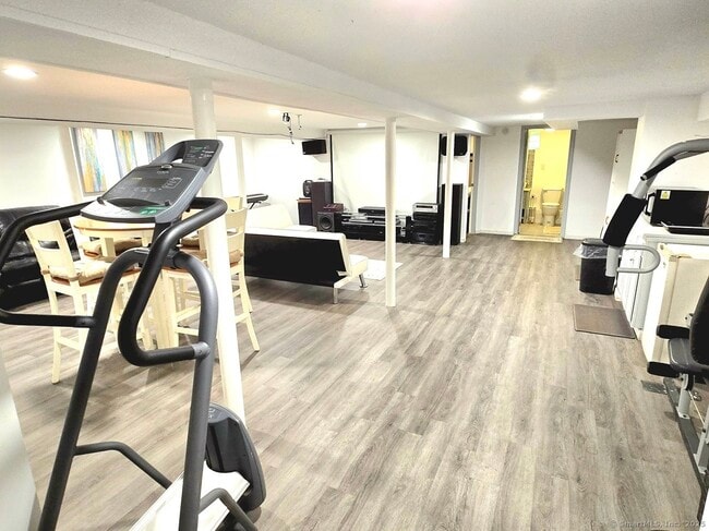 Building Photo - 196 Ridgewood Rd