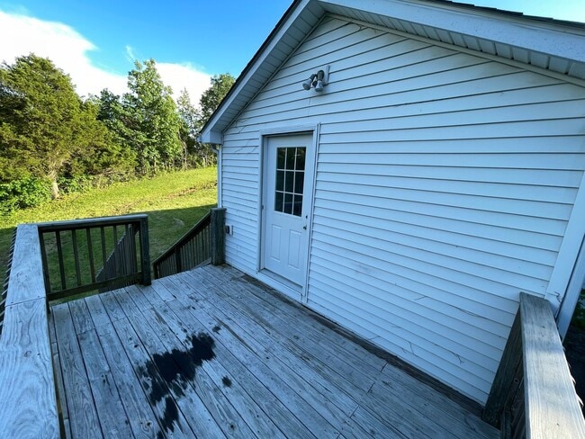 Building Photo - Country Living on High