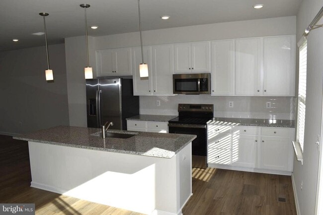 Building Photo - 216 Swan Fld Ave