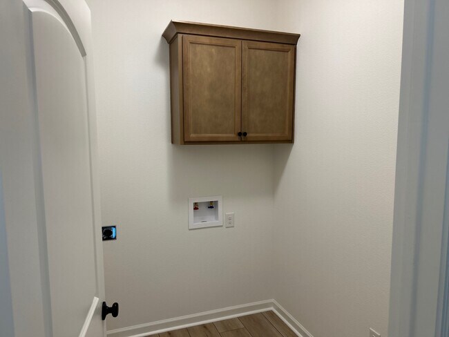 Building Photo - 41360 Rosewood Ln