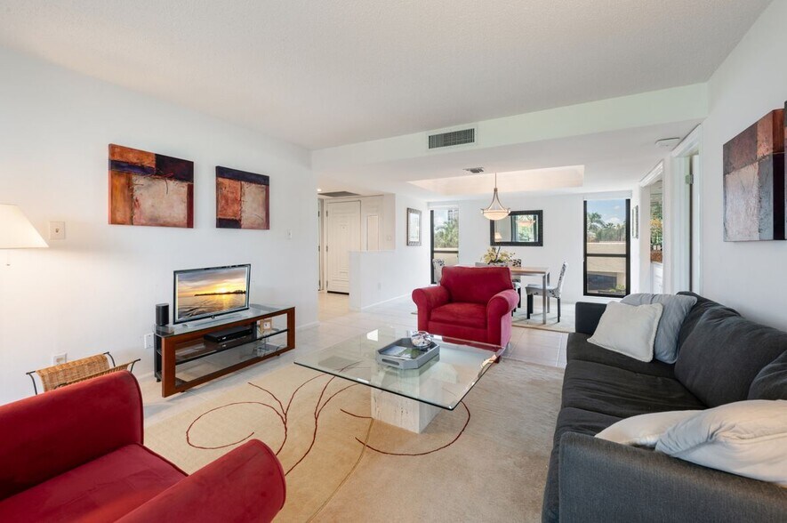 Building Photo - 4551 Gulf Shore Blvd N