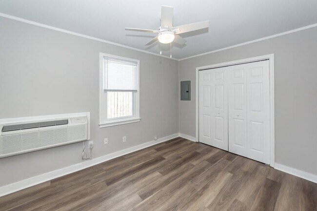 Building Photo - 3860 Chestnut St