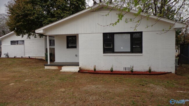 Primary Photo - 114 Drake Ave SW